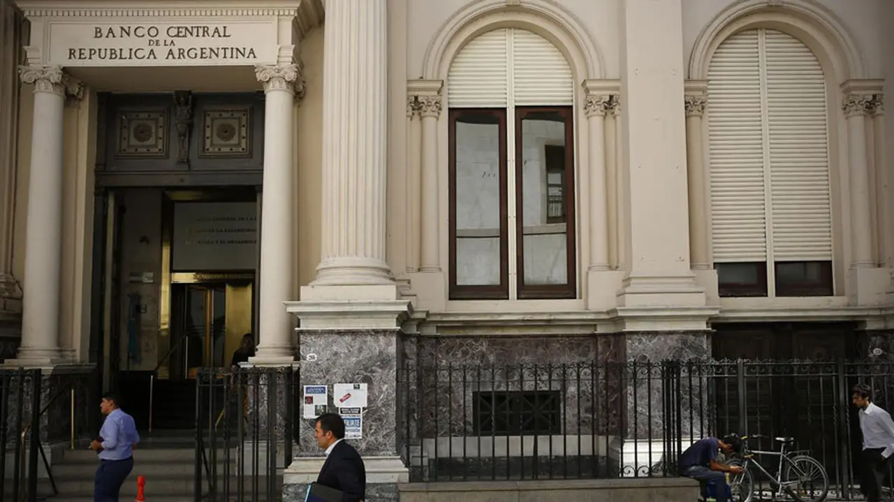 ¿Cuánto debería valer el dólar en una nueva convertibilidad?