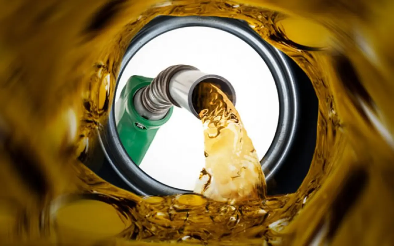 Las petroleras, sin "pacto de caballeros": analizan una nueva suba en el precio de los combustibles