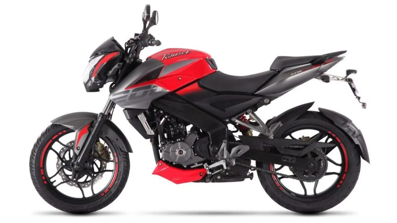 Bajaj 200, número nueve del podio.