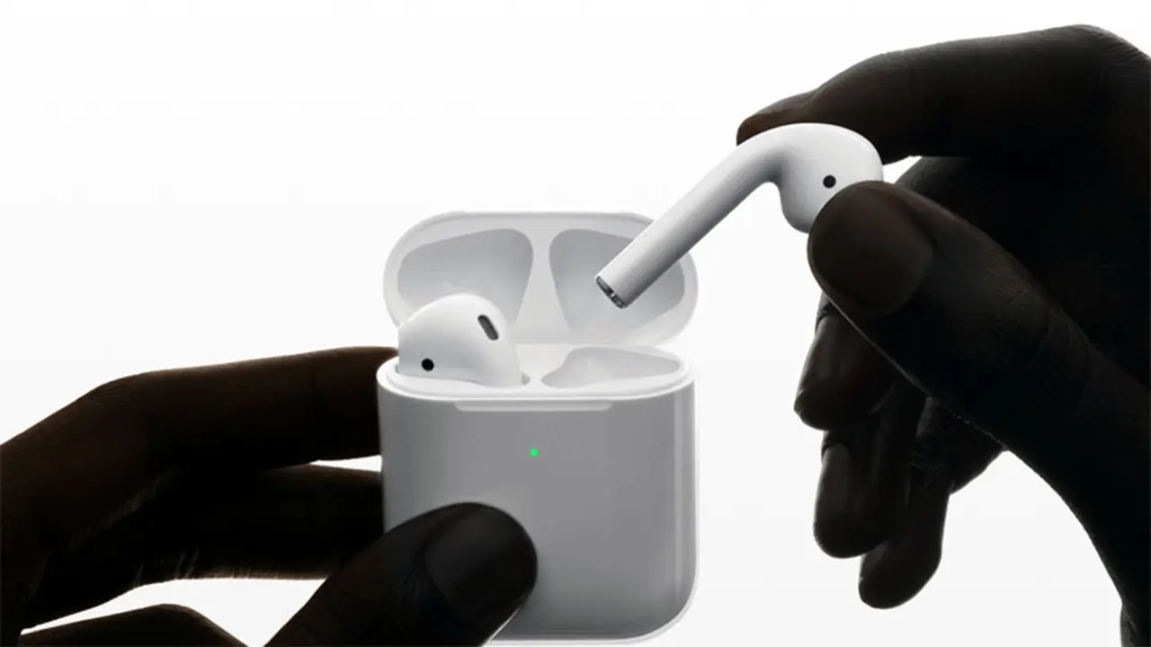 Apple prepara una revolución en tus oídos: los AirPods del futuro tendrán cámaras y visión con IA