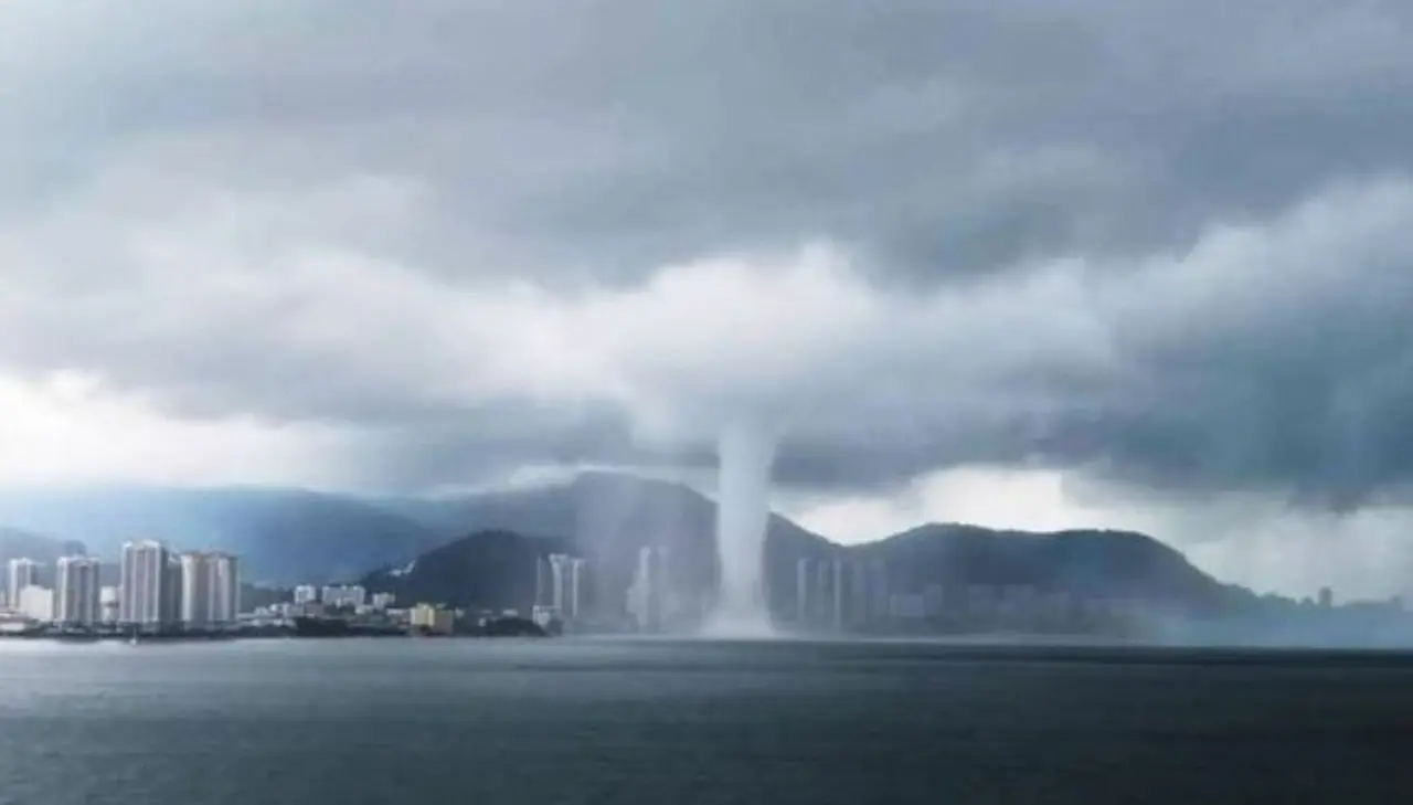 Video: así se vio la tromba marina que destruyó 50 edificios en Malasia