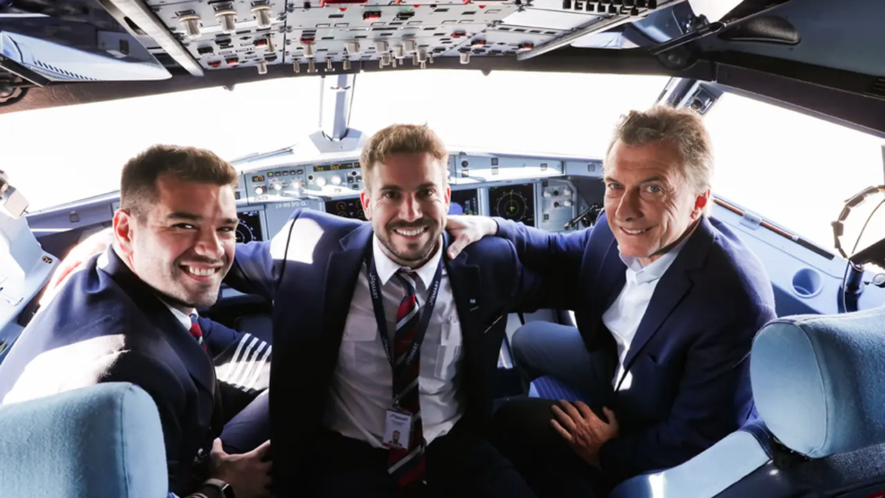 Macri afirmó que el Gobierno mantiene el desafío de que Aerolíneas sea una empresa "sustentable"