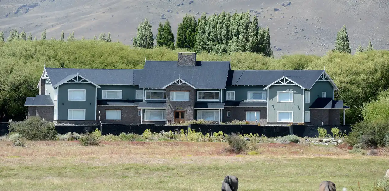 Dos de los hoteles de la familia Kirchner subsisten en medio de deudas y otros dos permanecen cerrados