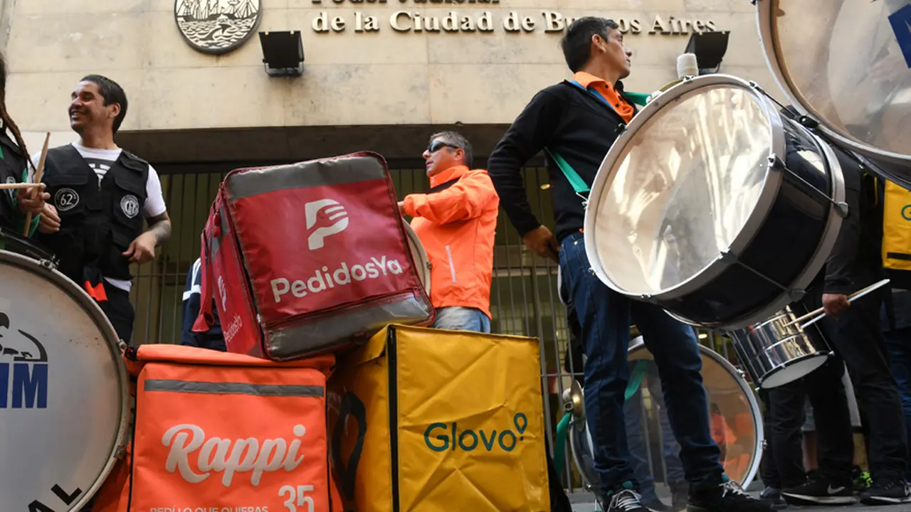 Los trabajadores de las apps de delivery también tienen sus motivos para protestar contra ellas