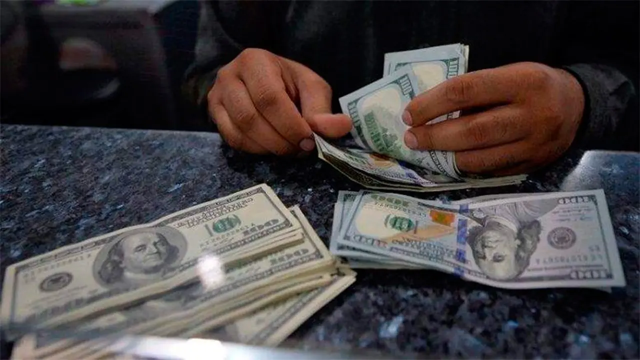 Cuánto durarían las reservas del Banco Central si el dólar superara el techo de la banda