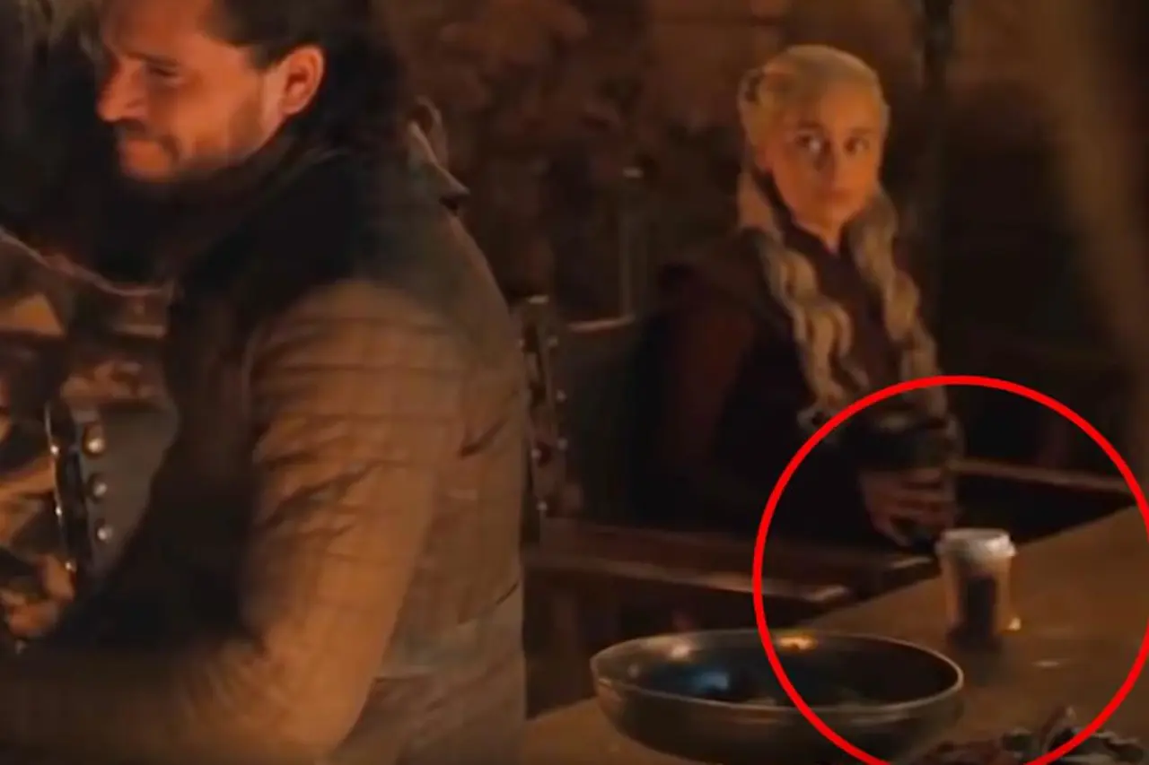 ¿Qué pasó?: Game of Thrones y el vaso de café descartable del que todos hablan