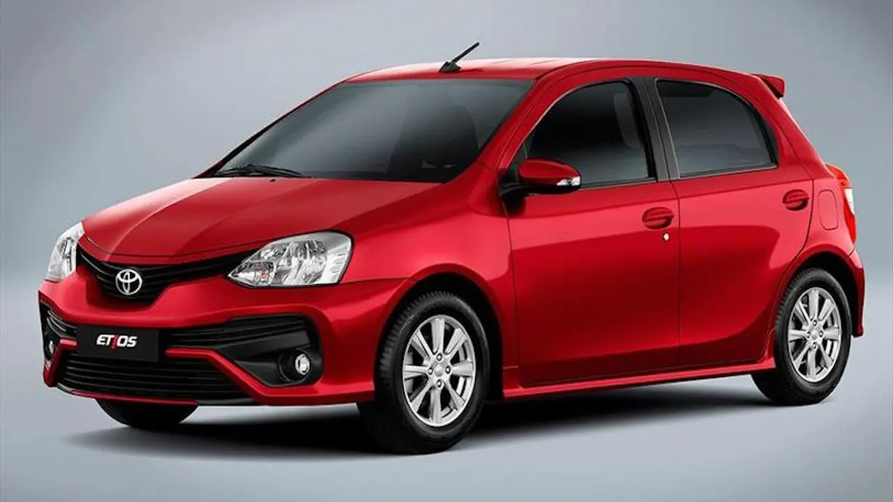 Toyota se suma a las rebajas con Etios y Yaris.