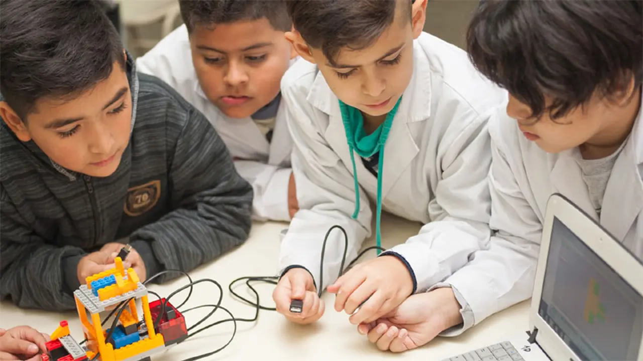 La AUH alcanza a más de un tercio de los niños/as y adolescentes del país,
