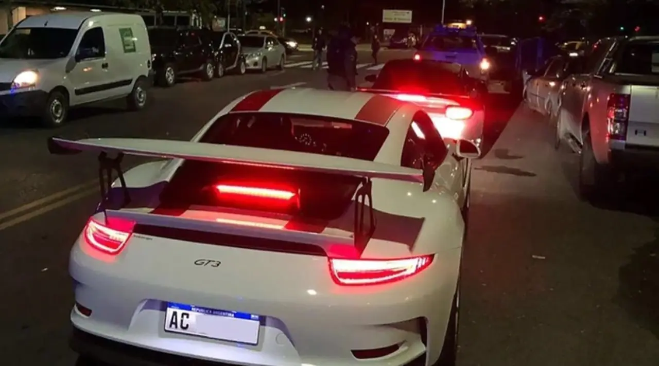 Allanamientos en una causa por corrupción: secuestraron 38 autos de alta gama y embarcaciones