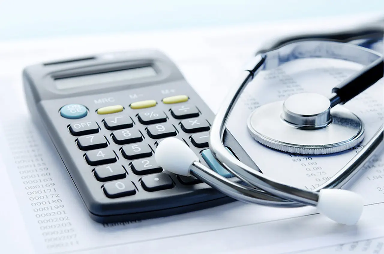 Prestadores de salud aseguran que no podrán pagar el bono y advierten que peligra el pago de sueldos