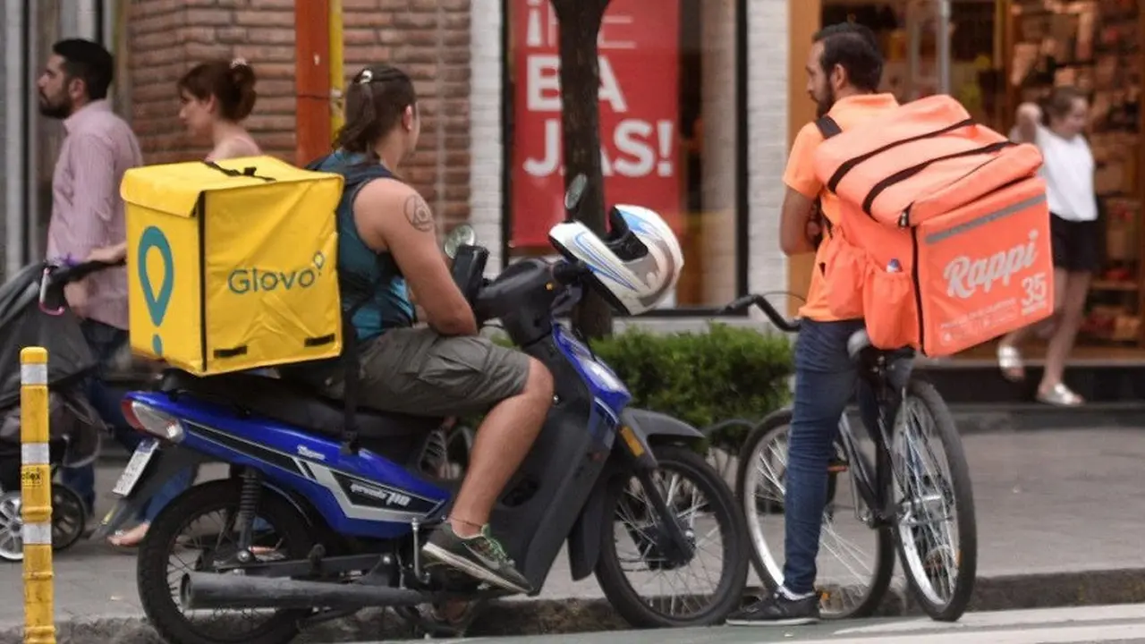 Repartidores alertan que cada vez más personas se suman para trabajar en las apps de delivery.