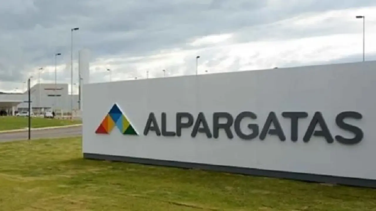 Por la crisis, Alpargatas abandona el negocio textil en la Argentina