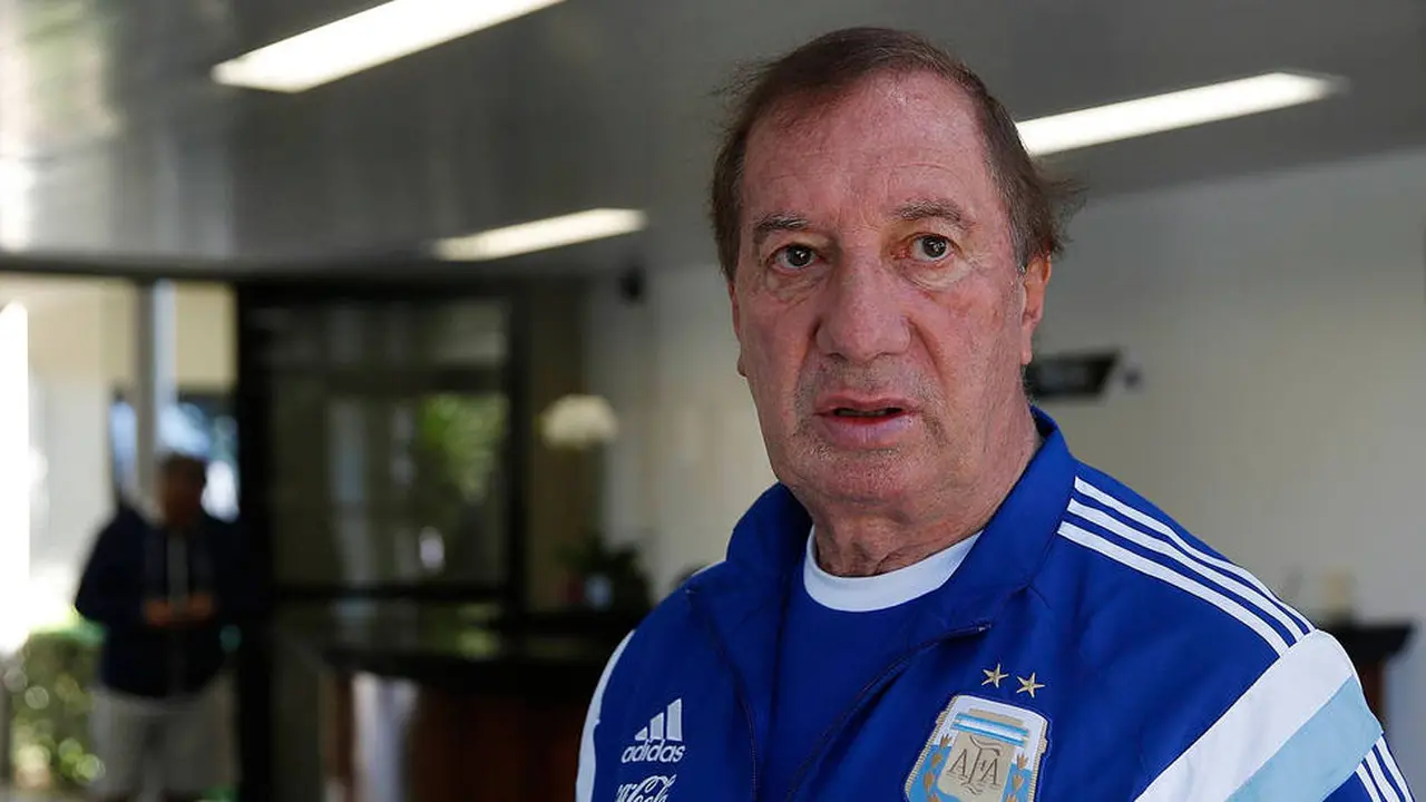 Vacunaron a Bilardo contra el coronavirus: ¿ya le comunicaron la muerte de Maradona?
