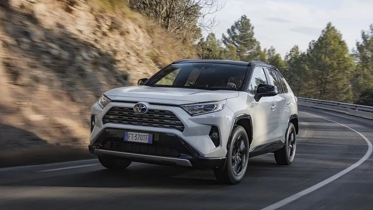 Toyota RAV4 inauguró el segmento de los SUV híbridos de marcas masivas.