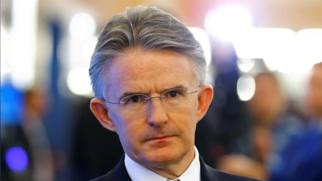 Sorpresiva salida del CEO del banco HSBC, John Flint