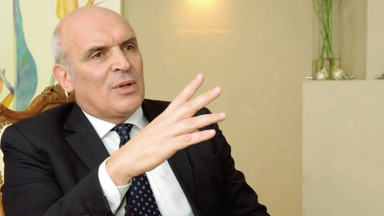 Espert afronta una crisis interna y pone en pausa la campaña por su luna de miel