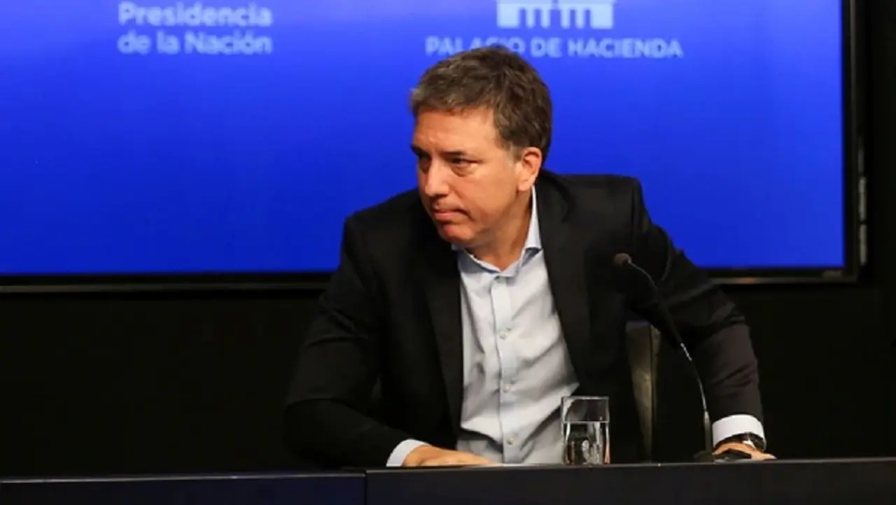 Nicolás Dujovne sufrió escraches por mantener su patrimonio en el exterior