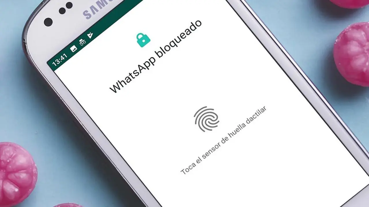 La clave para proteger los chats en WhatsApp está en la huella dactilar. 