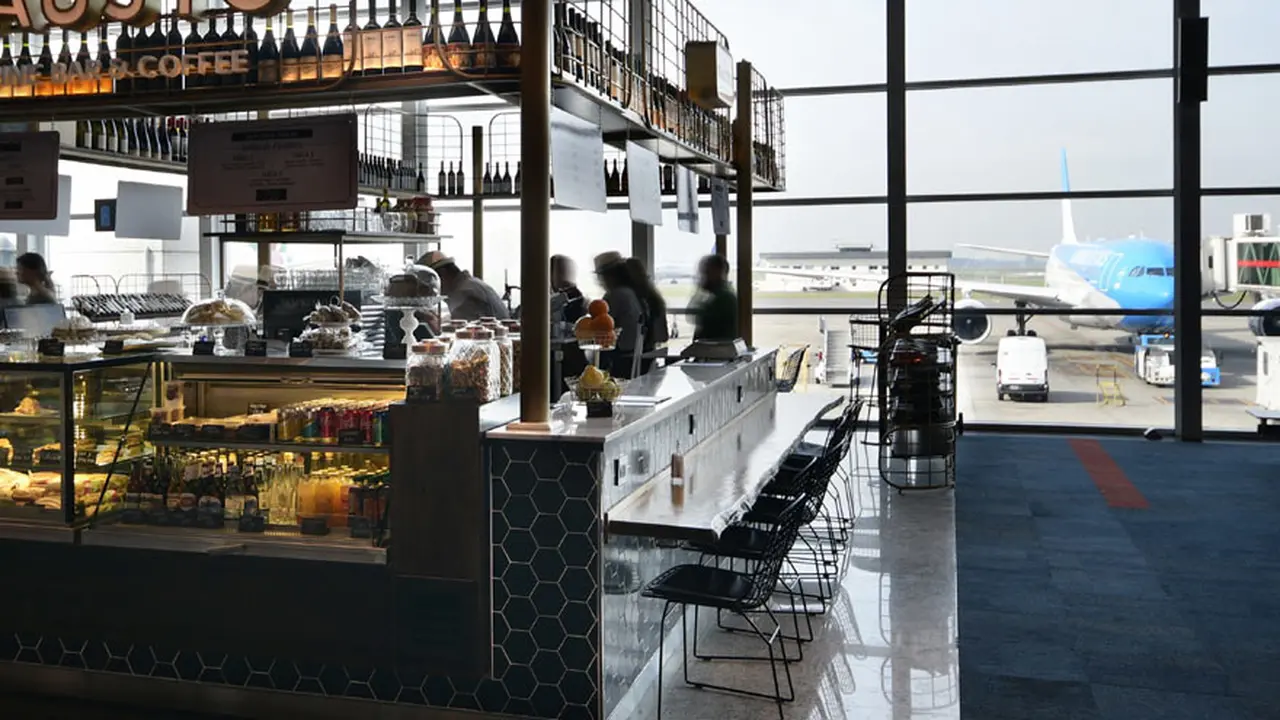 Vinos: la tendencia de los winebar llega a los aeropuertos de Argentina