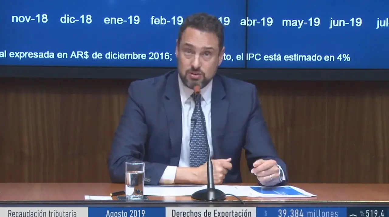 Denuncian a Cuccioli por contrataciones irregulares en la AFIP