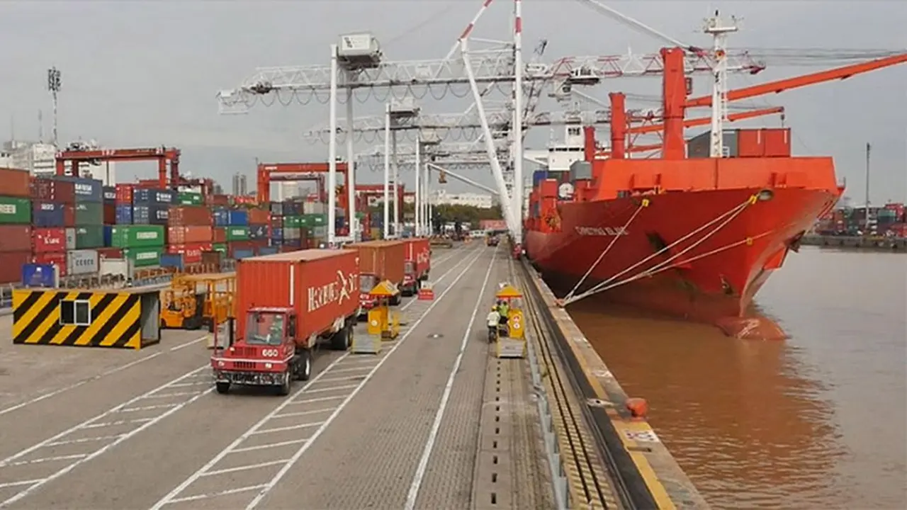Aceiteros activan una huelga por tiempo indeterminado que paralizará las exportaciones del complejo cerealero
