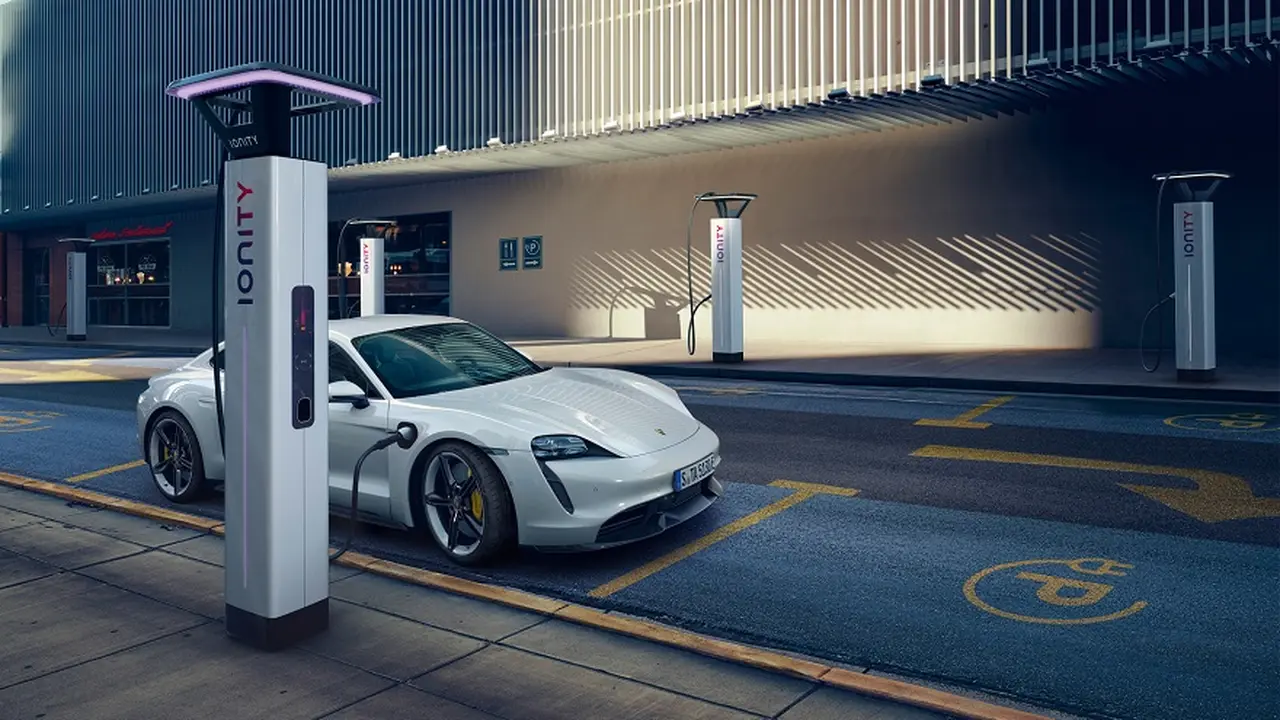 Taycan, entre los autos eléctricos más potentes de Porsche.