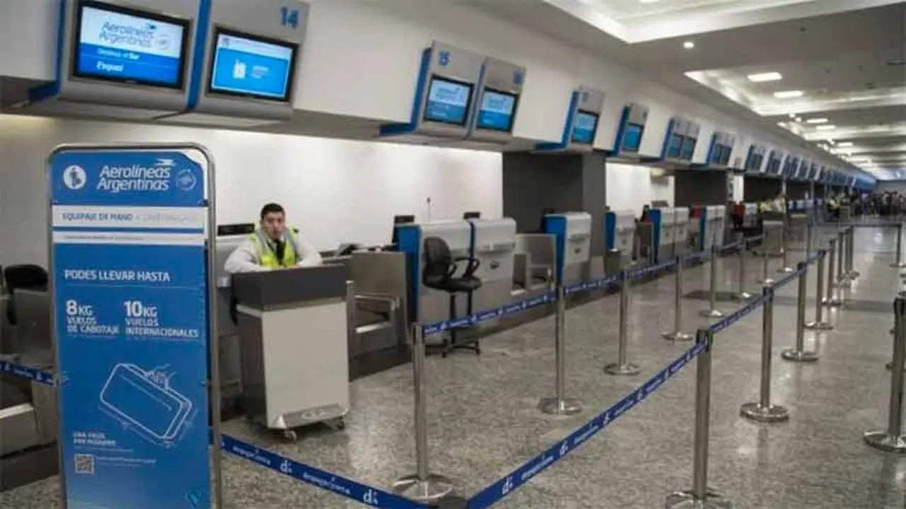 Aeronáuticos advierten por nuevas medidas de fuerza y alertan por demoras en el servicio