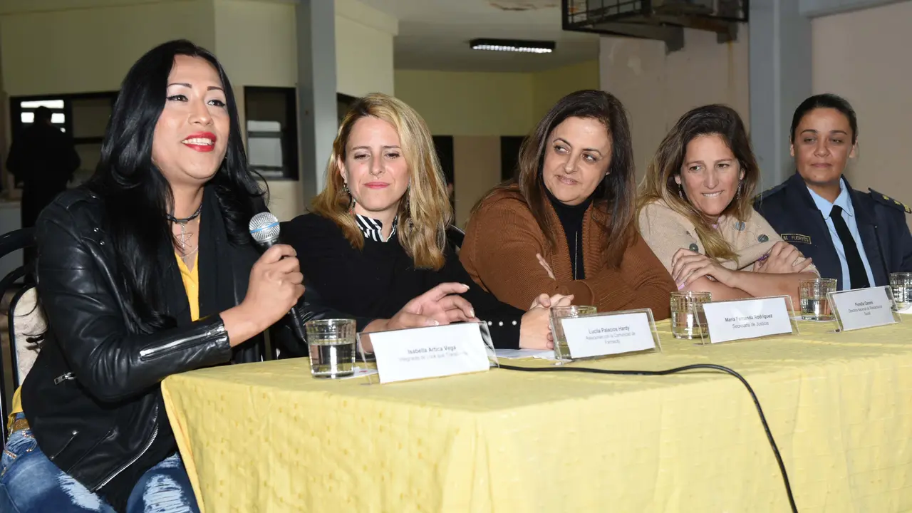 Farmacity y el Ministerio de Justicia y DDHH de la Nación entregaron diplomas en la Unidad 31 a nuevas egresadas de "Look que transforma"