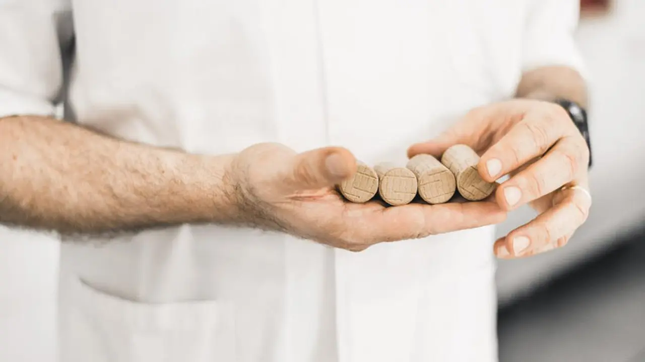 Sustentables y sin impacto ambiental: así es el mercado de tapones de vino que se viene