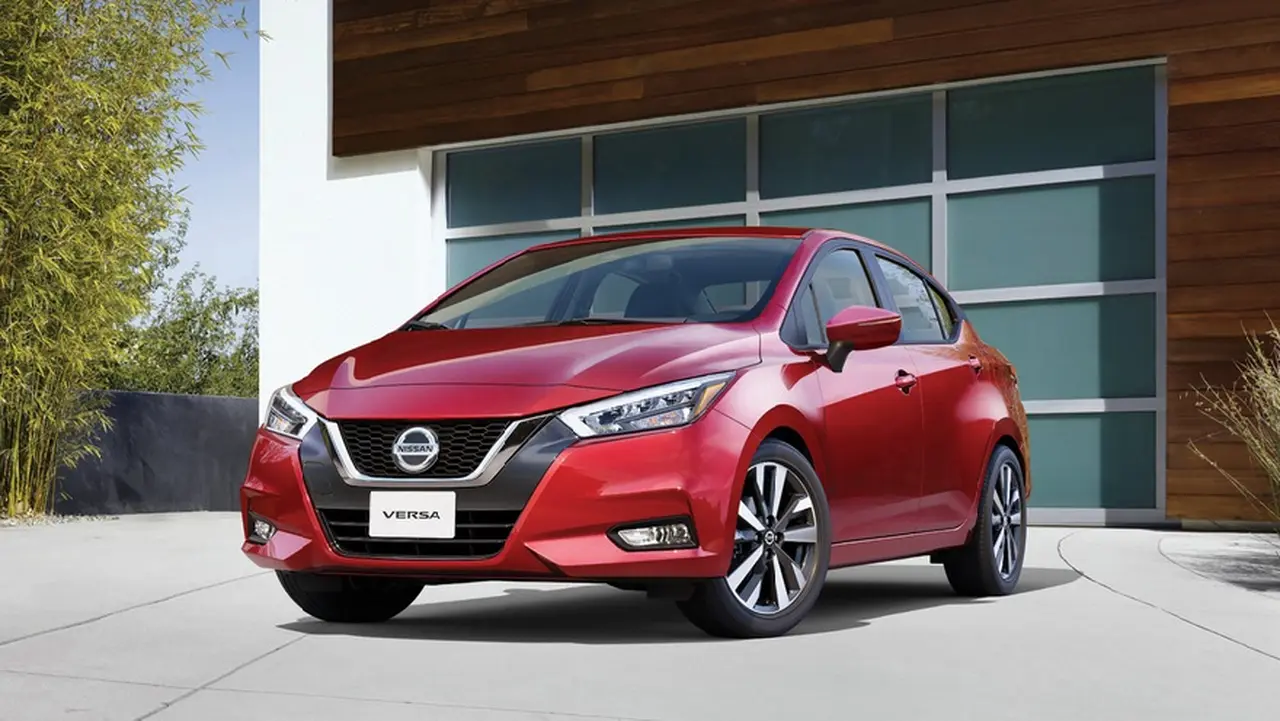 Nissan Versa, disponible en dos versiones con un precio promedio de $1.5 millones.