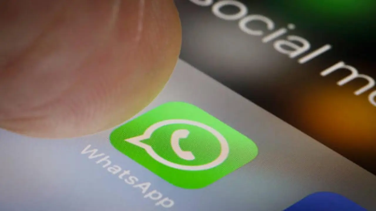 Para millones de personas, WhatsApp funge como una red social.