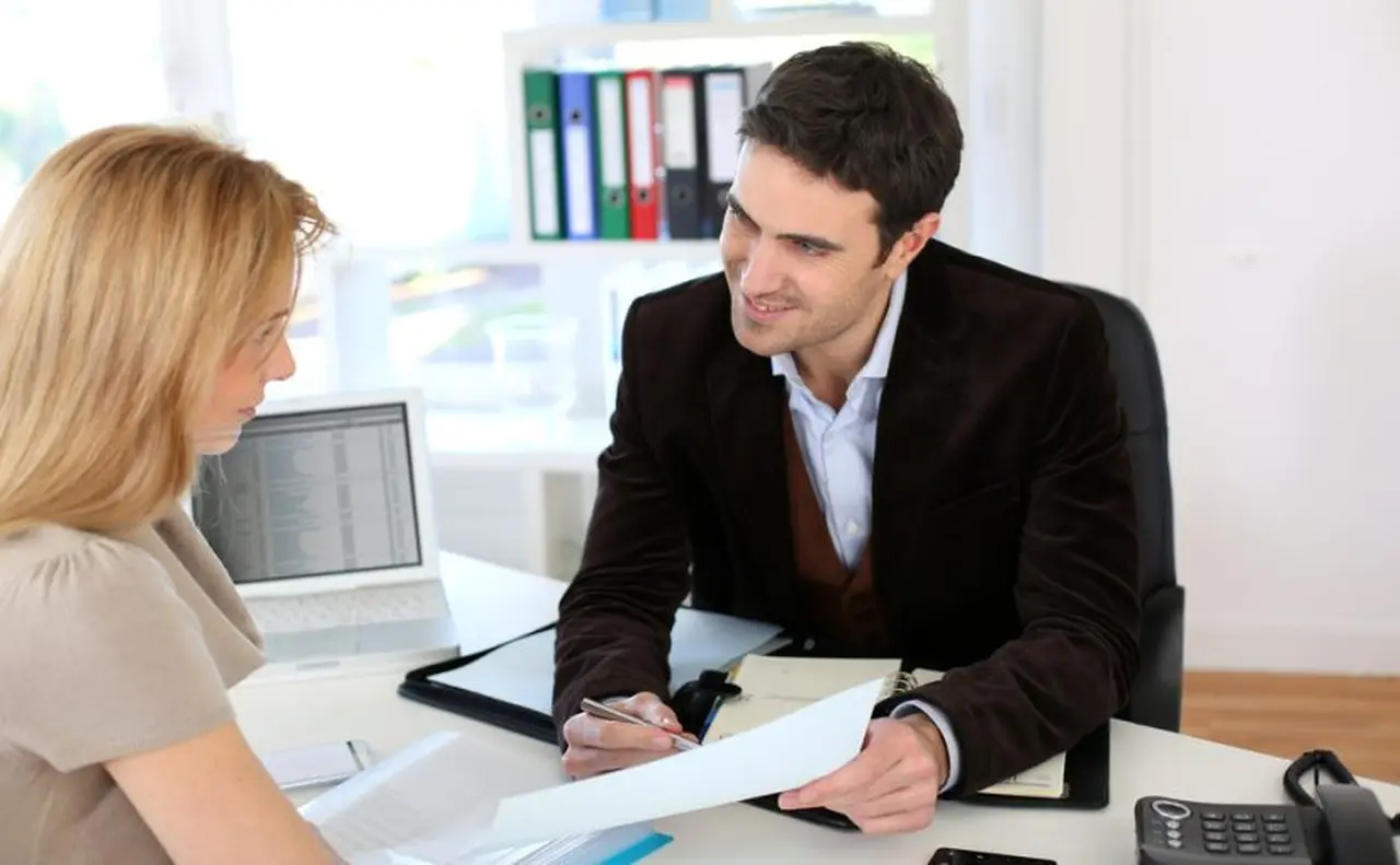 Suspenden licencias por Covid a los empleados vacunados y las empresas ya pueden convocarlos