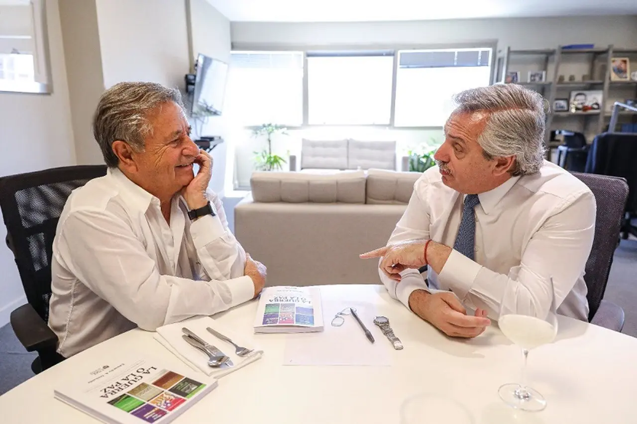 Duhalde con Fernández: antes acusado de conspirador por el kirchnerismo, ahora advierte sobre el riesgo de un golpe
