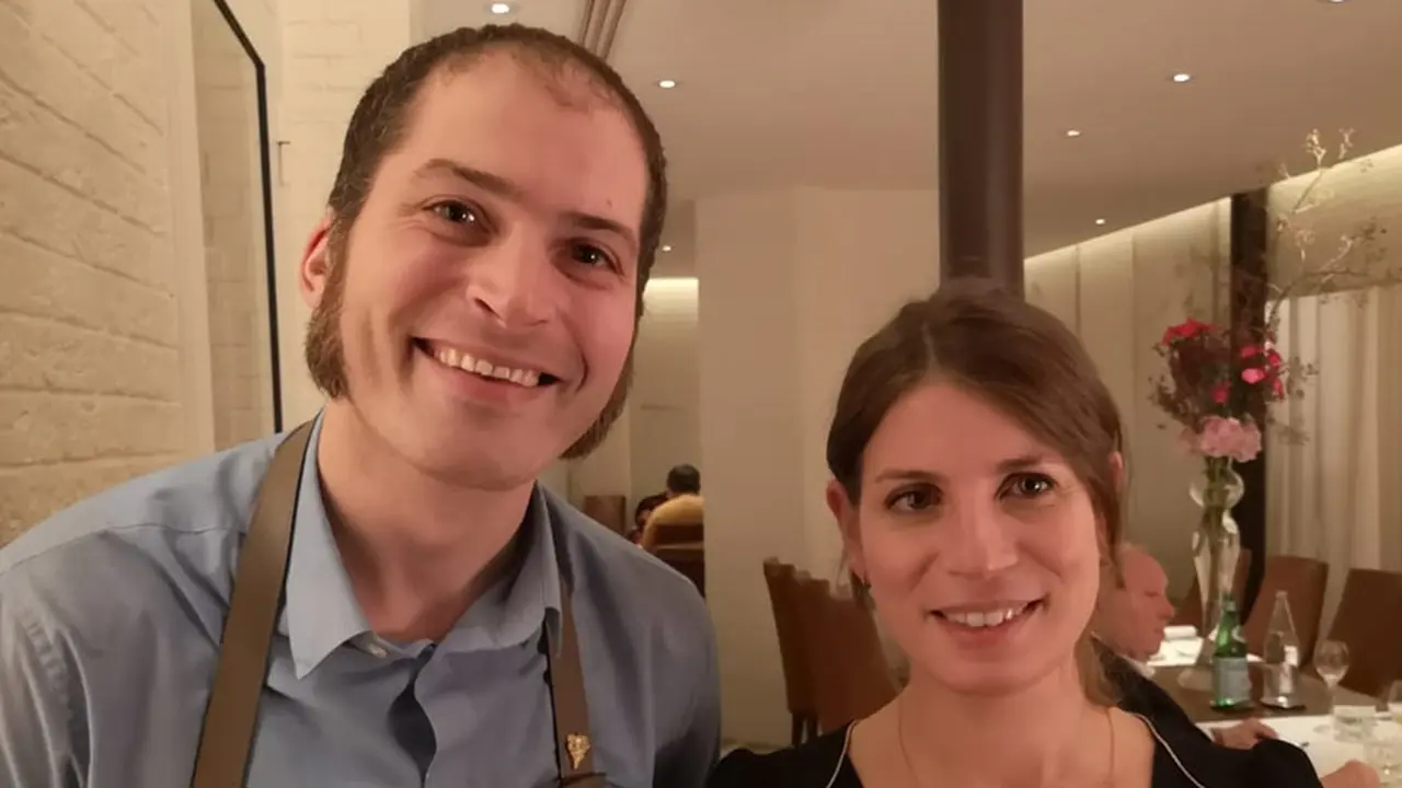 Mariano Moreno junto a Paz Levinson.