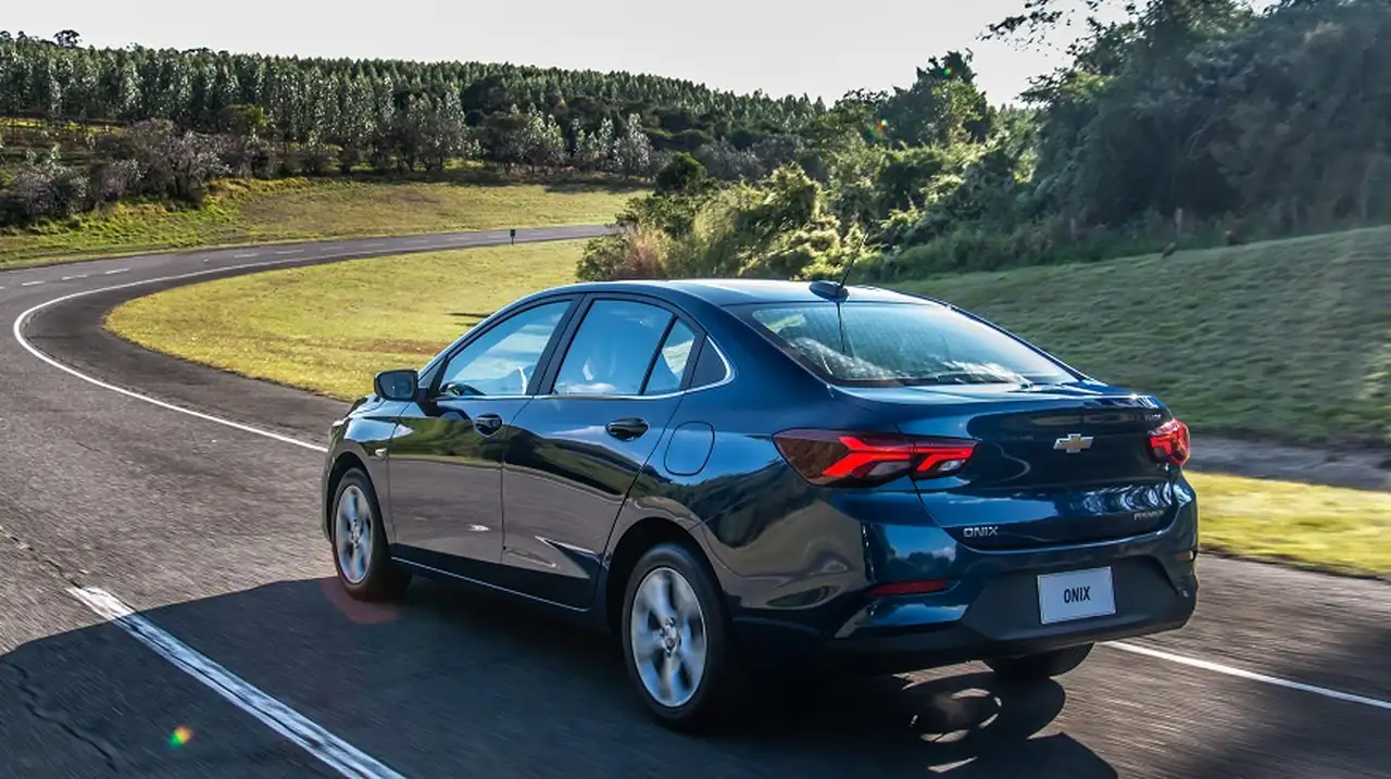 Chevrolet Onix Plus, versión con baúl.