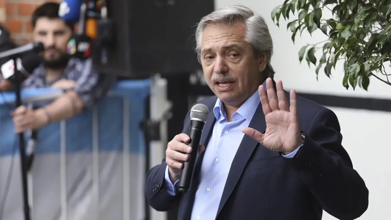 Alberto dio pistas sobre su primer paquete de medidas para una economía que él conducirá