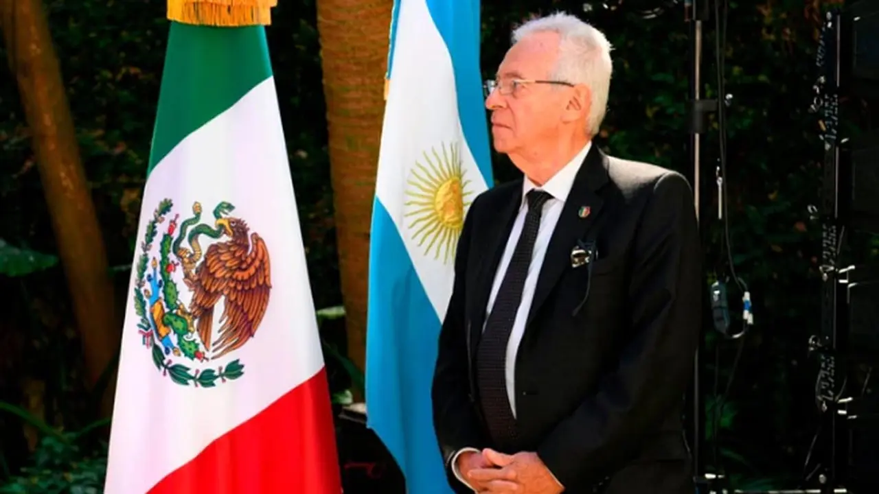 El exembajador de México volvió a robar antes de regresar a su país