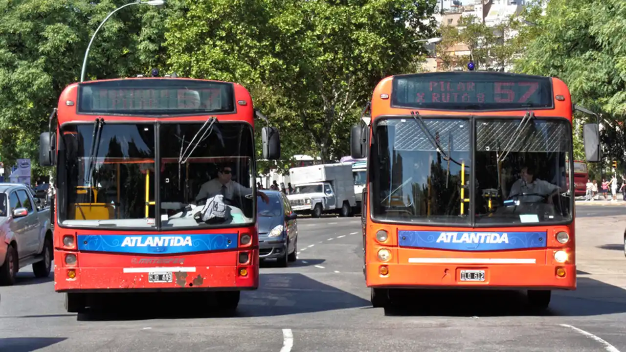 El paro de colectivos llega en plena cuarentena.