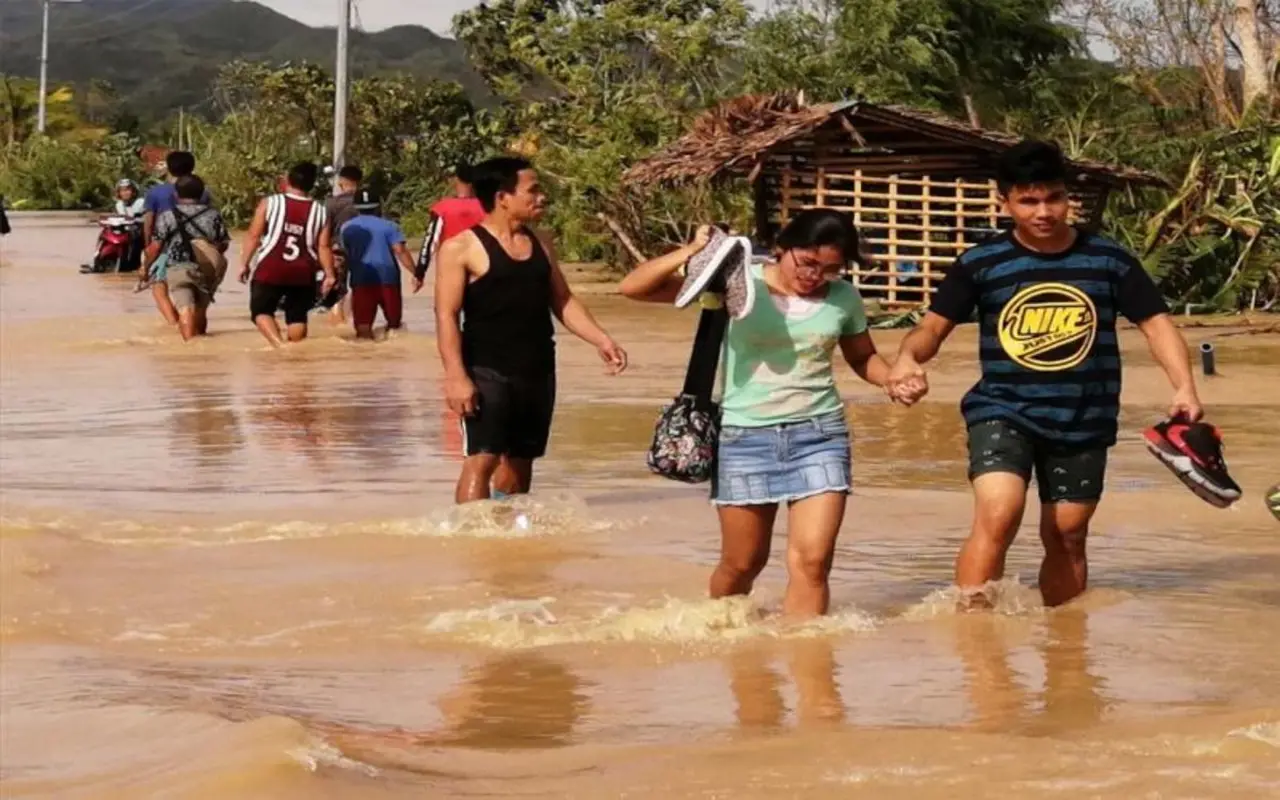 Tifón en Filipinas: aumentan a 17 los fallecidos tras el paso de "Phanfone"