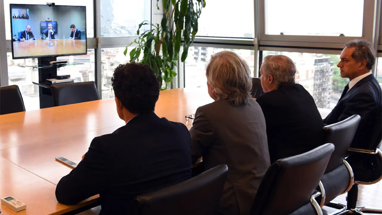Funcionarios argentinos y brasileños conversaron por videoconferencia.