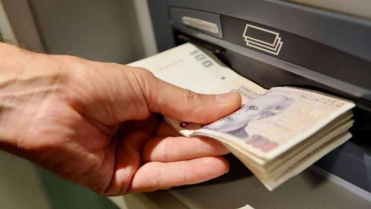 Se prolonga la suspensión del cobro de cargos para operar con cajeros: ¿hasta cuándo?