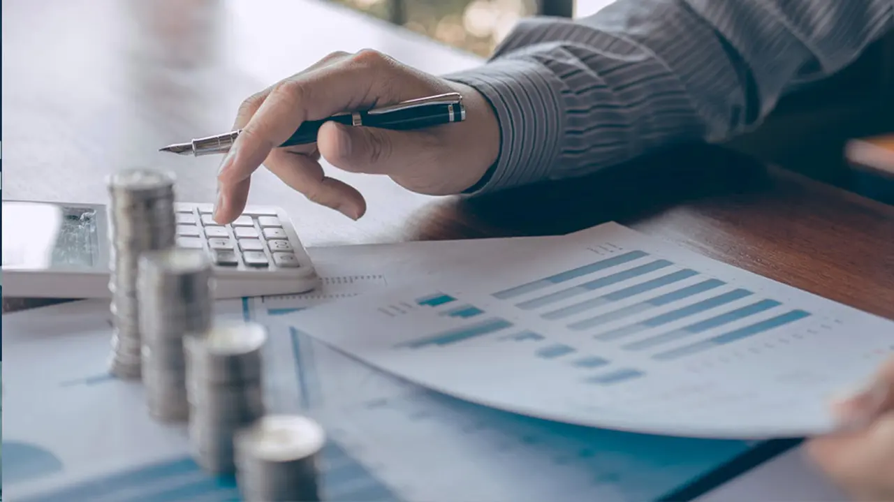 Carga fiscal en aumento: cuáles son los impuestos invisibles que pagamos sin saberlo