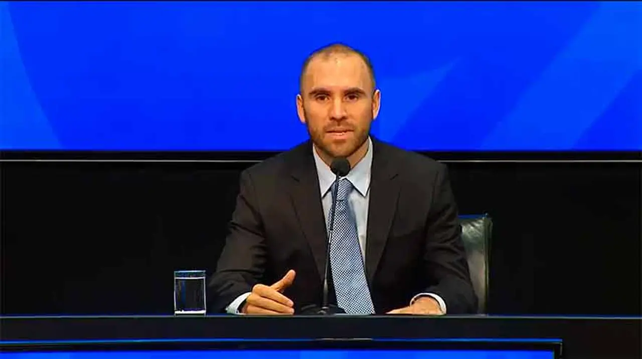 Guzmán presenta ley de Sostenibilidad para pagar la deuda, pero advirtió: "Lo que se ha hecho es un desastre"