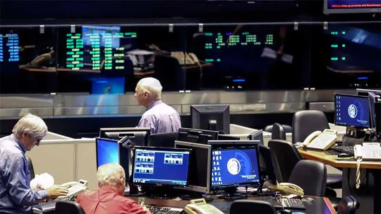 Acciones y bonos en dólares cayeron más de 8%, tras el traspié de Milei por $LIBRA