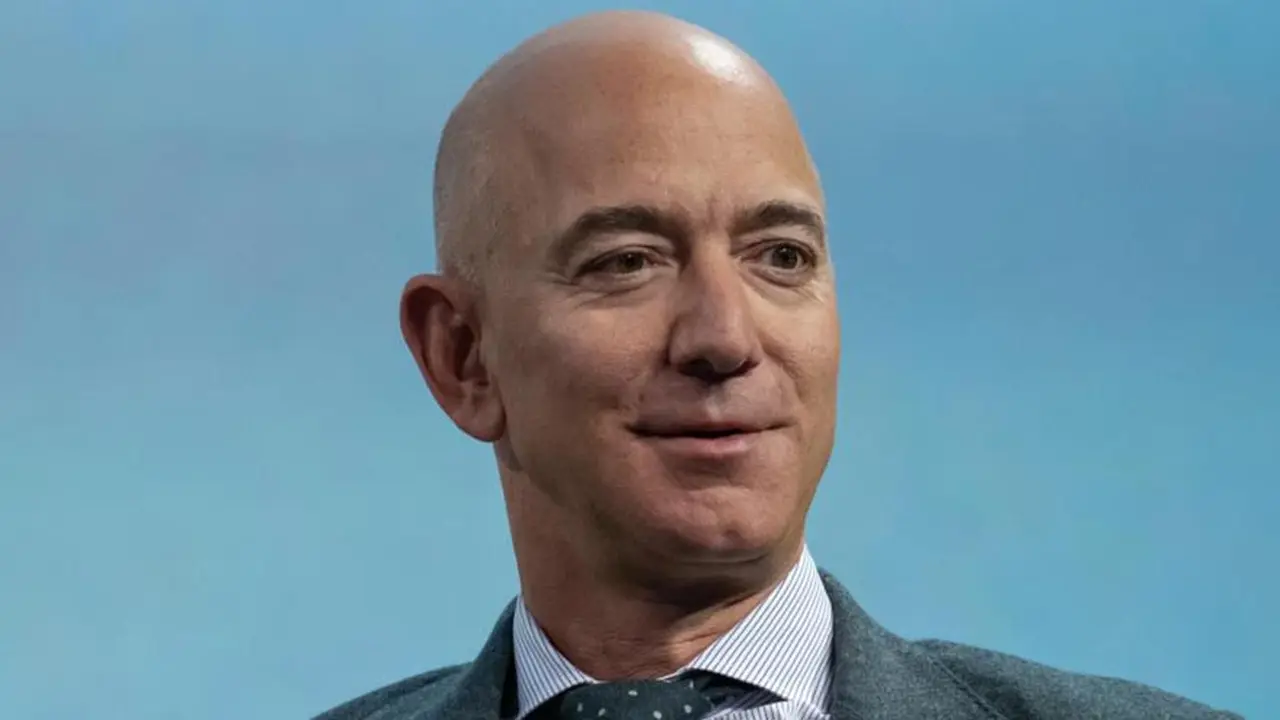 Jeff Bezos también habría sido víctima de Pegasus.