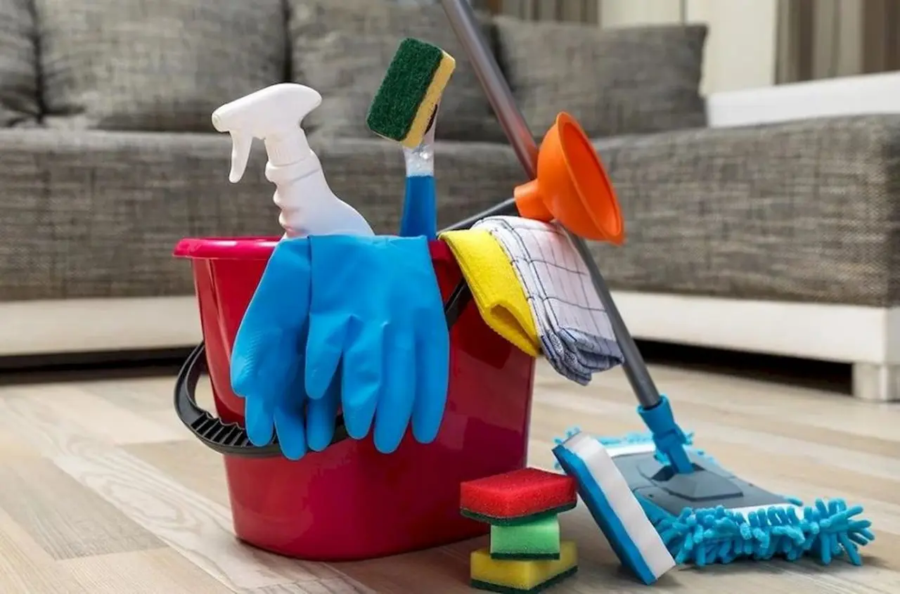 Trabajadoras de casas particulares negocian una mejora salarial por decreto