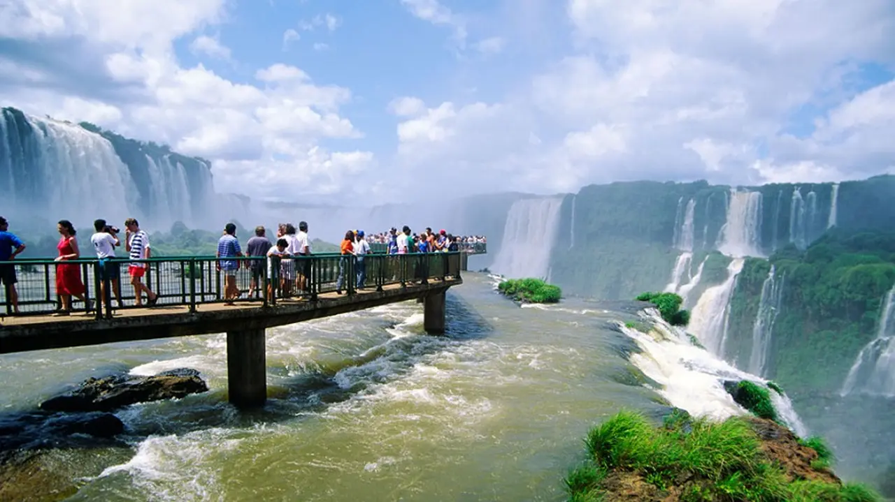 Cataratas del Iguazú, uno de los lugares predilectos para pasar los feriados.
