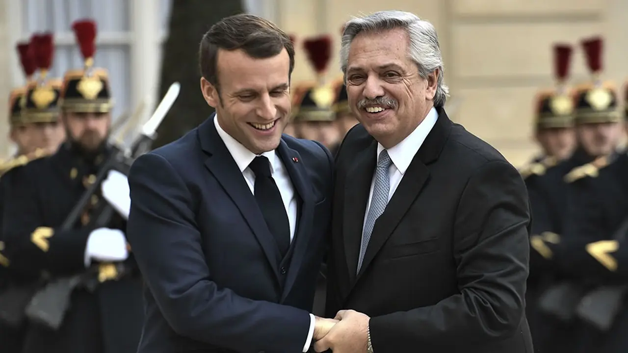 La aparición en la final del mundial junto a su colega francés Emmanuel Macron supondría para Alberto Fernández la posibilidad de recomponer su imagen internacional