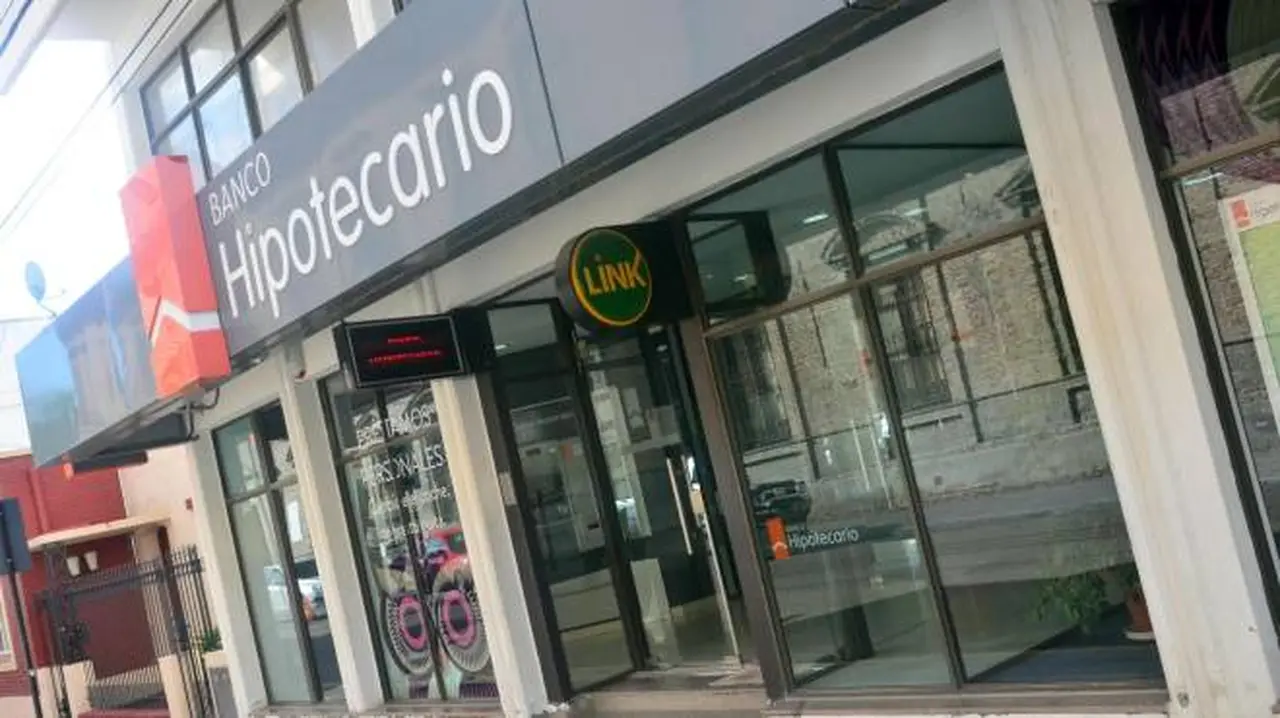 El banco de Elsztain se sube a la "ola" de millonarias pérdidas del sector financiero