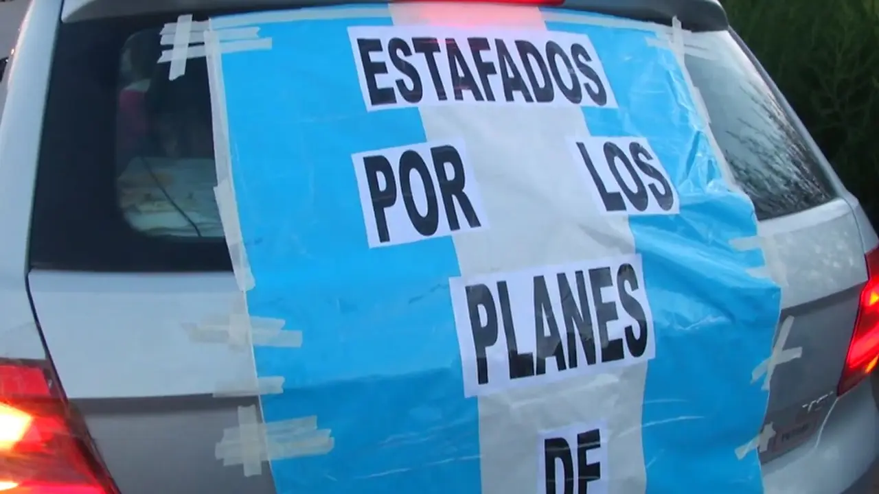 Muchas personas reclaman por las cuotas de los planes de ahorro.